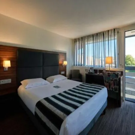 Kyriad Bordeaux - Aeroport Hotell