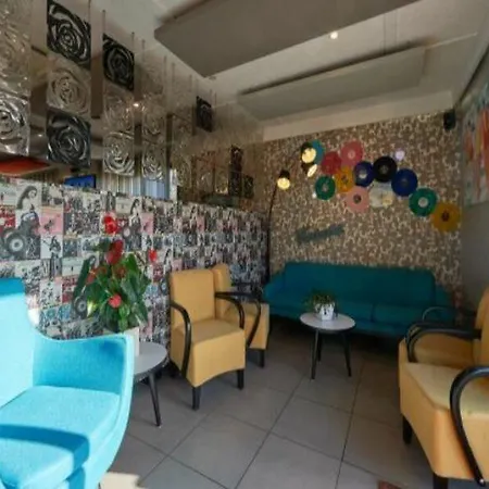 Kyriad Bordeaux - Aeroport Hotell