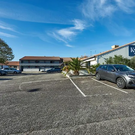 Kyriad Bordeaux - Aeroport Hotel Mérignac