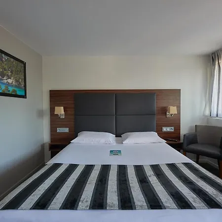 Hotel Kyriad Bordeaux - Aeroport 3*