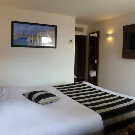 Kyriad Bordeaux - Aeroport Hotell Mérignac