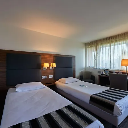 Hotell Kyriad Bordeaux - Aeroport 3*