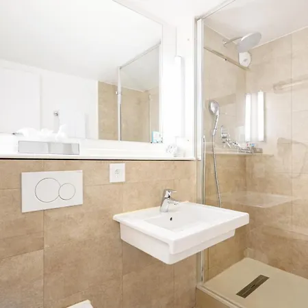 Kyriad Bordeaux - Aeroport מלון 3*