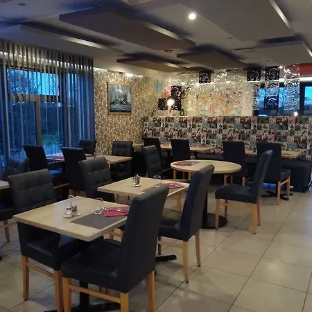 Kyriad Bordeaux - Aeroport Otel