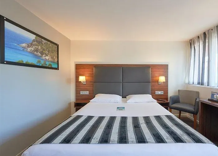 Kyriad Bordeaux - Aeroport 3* Mérignac