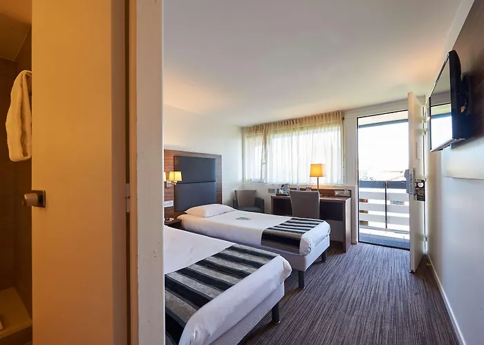 מלון Kyriad Bordeaux - Aeroport 3*