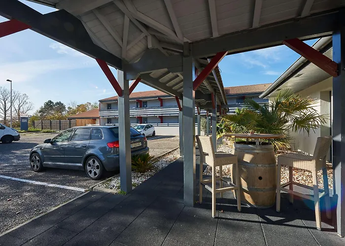 מלון Kyriad Bordeaux - Aeroport 3*