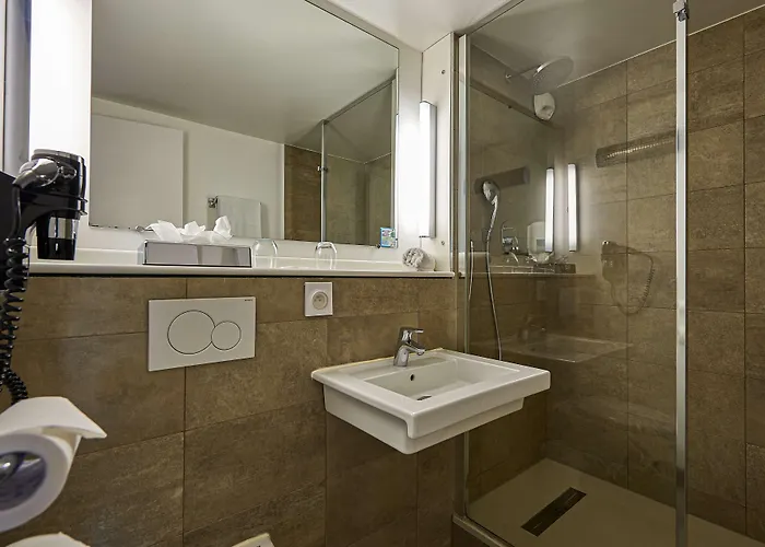 מלון Kyriad Bordeaux - Aeroport 3*