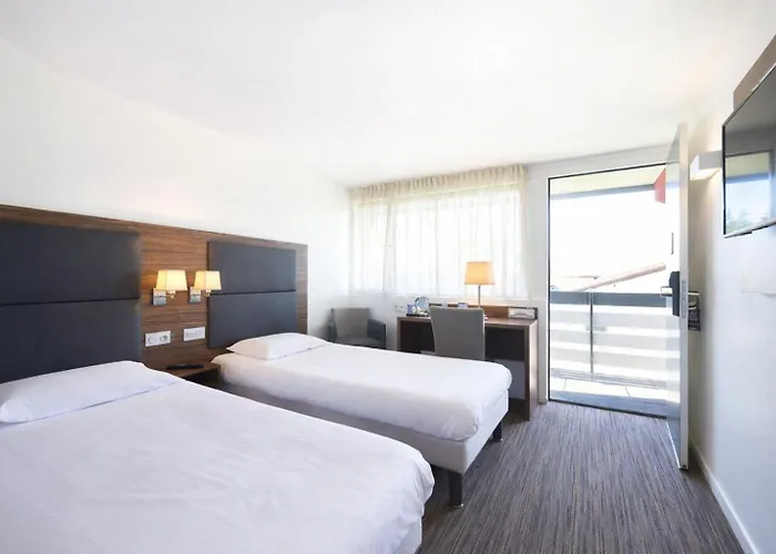 Kyriad Bordeaux - Aeroport מלון 3*