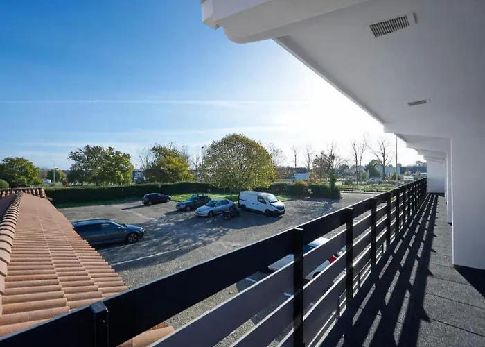 מלון Kyriad Bordeaux - Aeroport 3*